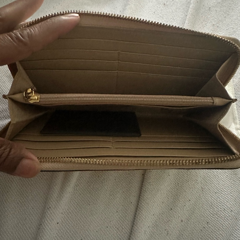 Mcm - Picture 5 of 8